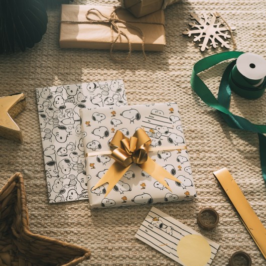 SNOOPY WRAPPING PAPER SET
