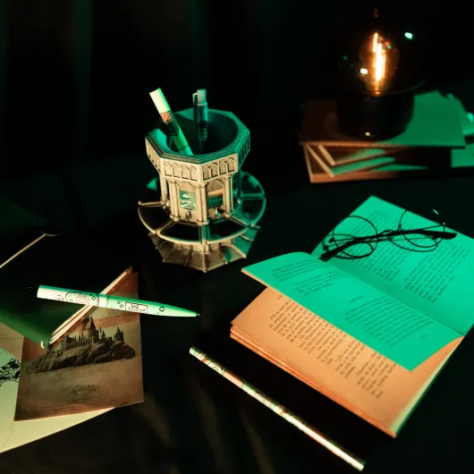HARRY POTTER PEN HOLDER WITH STATIONERY SET