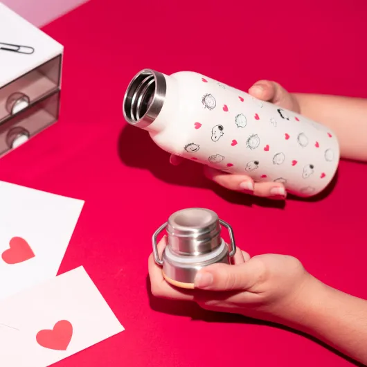SNOOPY LOVE SEASON METAL BOTTLE WITH HANDLE