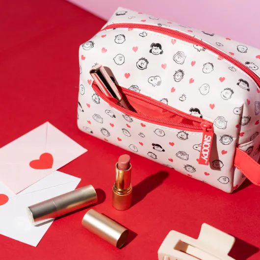 SNOOPY LOVE SEASON TOILETRY BAG
