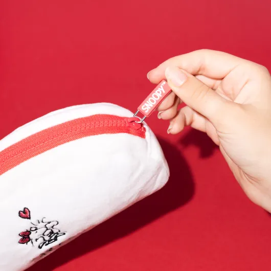 SNOOPY LOVE SEASON PLUSH CASE