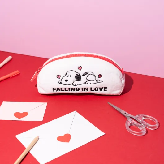 SNOOPY LOVE SEASON PLUSH CASE
