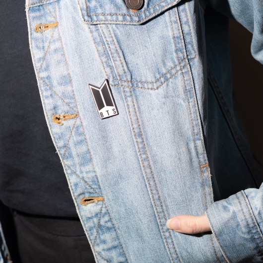 BTS LOGO PIN