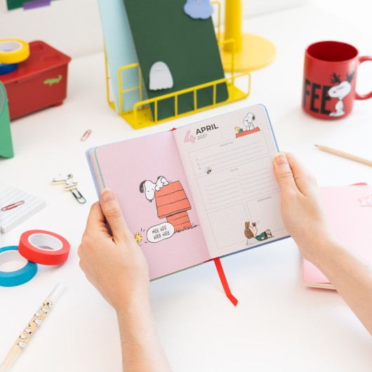 SNOOPY 2026/2027 WEEK TO VIEW POCKET 17 MONTHS ACADEMIC DIARY