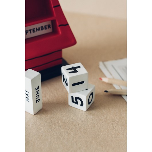 SNOOPY DOGHOUSE 3D PERPETUAL CALENDAR
