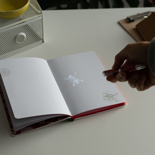 ONE PIECE NETFLIX PREMIUM A5 NOTEBOOK WITH PROJECTOR PEN
