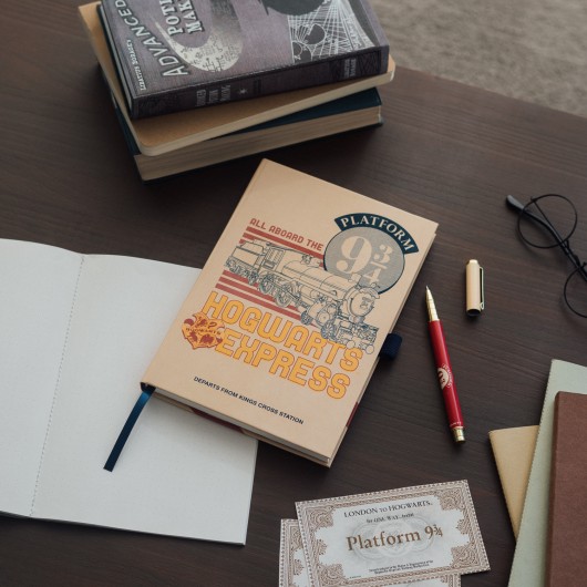 HARRY POTTER PLATFORM 9 3/4 PREMIUM A5 NOTEBOOK WITH PEN