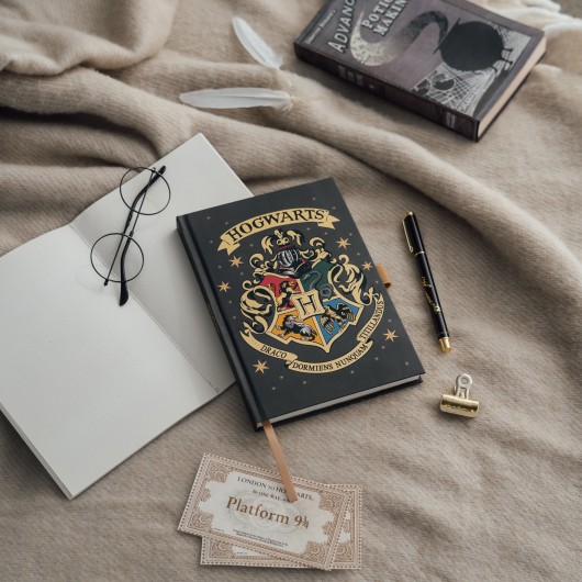 HARRY POTTER HOGWARTS PREMIUM A5 NOTEBOOK WITH PEN
