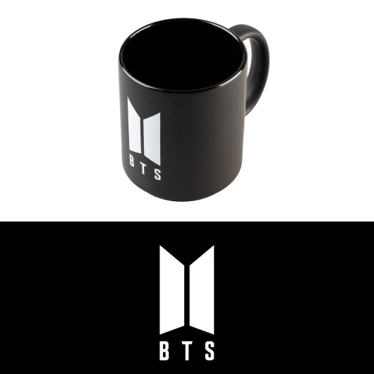 TAZA BTS NEGRA LOGO