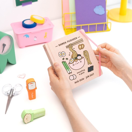 AGENDA ESCOLAR 2026/2027 DIA PAGINA M CON LOMO 11 MESES PUSHEEN SUSHI ROLL