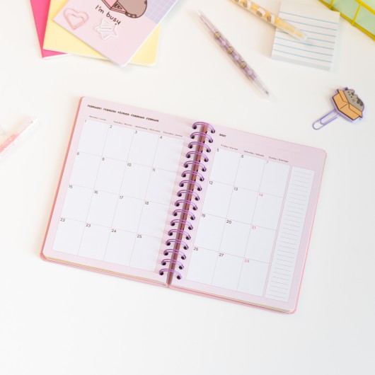 AGENDA ESCOLAR 2026/2027 SEMANA VISTA A5 12 MESES PUSHEEN FRUITS
