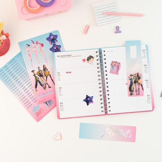 AGENDA ESCOLAR 2026/2027 SEMANA VISTA A5 12 MESES KPOP DEMON HUNTERS