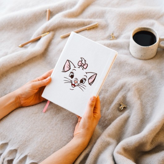 CAHIER PREMIUM A5 COUVERTURE EN PELUCHE DISNEY LES BONJOUR MARIE