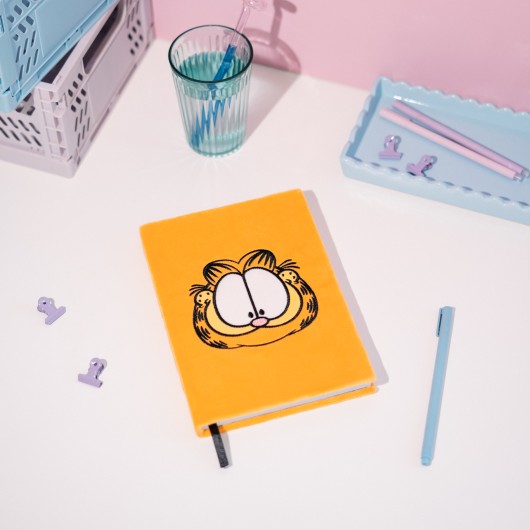 CAHIER PREMIUM A5 COUVERTURE EN PELUCHE GARFIELD