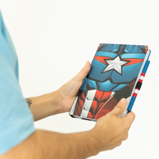 QUADERNO PREMIUM A5 CON PENNA MARVEL CAPITAN AMERICA - UNIFORME
