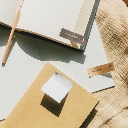 WEEKLY PLANNER CON NOTE ADESIVE ASTRAL