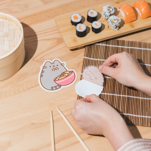 PACK 2 ADESIVI IN VINILE PUSHEEN SUSHI ROLL 2