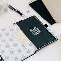 CADERNO PREMIUM A5 COM ESFEROGRÁFICA PROJECTORA WEDNESDAY