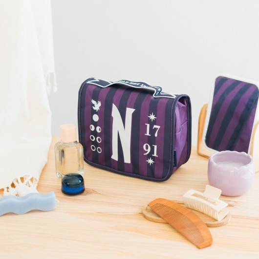 NECESSAIRE PARA PENDEURAR DE VIAGEM WEDNESDAY