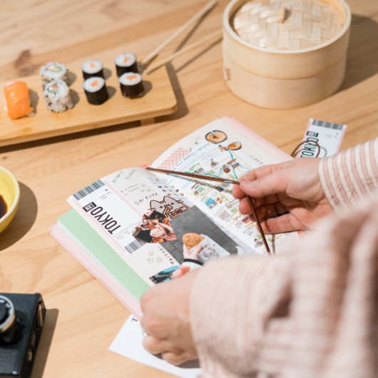CADERNO DE VIAGEM TRIPLO PUSHEEN SUSHI ROLL