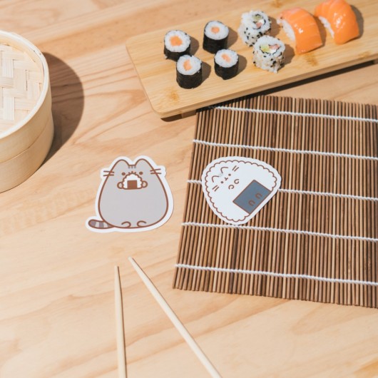 PACK 2 AUTOCOLANTES VINIL PUSHEEN SUSHI ROLL 3