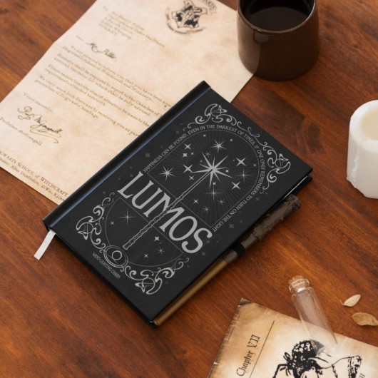 CADERNO PREMIUM A5 COM LUZ HARRY POTTER LUMOS MAXIMA