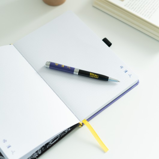 CADERNO PREMIUM A5 COM ESFEROGRÁFICA PROJECTORA REGRESSO AO FUTURO