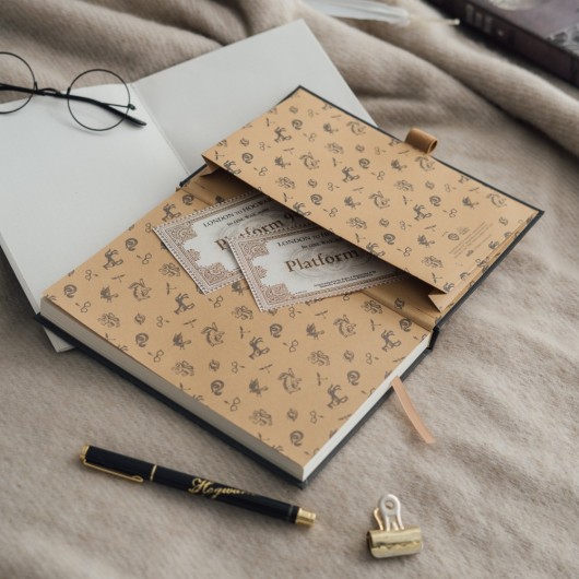 CADERNO PREMIUM A5 COM ESFEROGRÁFICA HARRY POTTER HOGWARTS